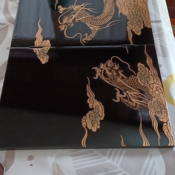 Japanese Lacquer Screen With Two Dragons, in Original Box - Picture 5 of 6